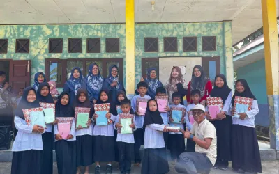 Program Seragam Gratis untuk Siswa SD Berprestasi di Desa Sungai Lintang Patut Ditiru. Foto: JFS/Siberbengkulu.co