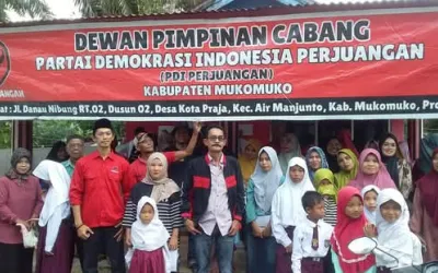 Ratusan Siswa di Air Manjunto Terima Beasiswa PIP Aspirasi MY Esti Wijayati. Foto: JFS/Siberbengkulu.co